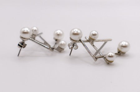 Le Réussi® Pearlescent Futurista Earrings – luxury pearl statement earrings for women, elegant fashion jewelry for special occasions and evening looks.