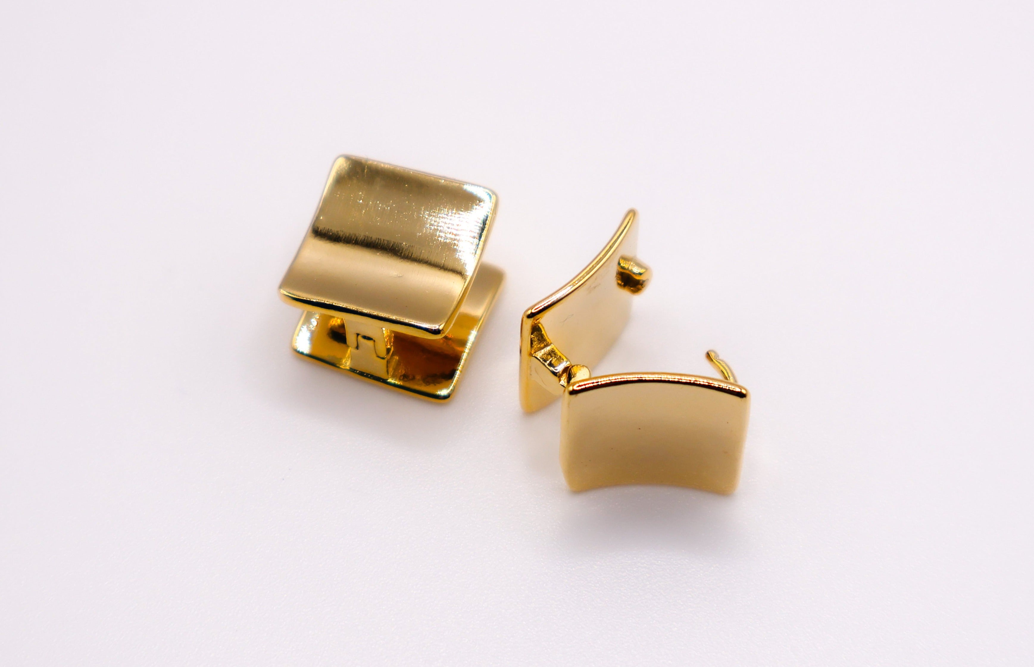 Le Réussi® Golden Chic Dots Earrings with minimalist round gold stud design