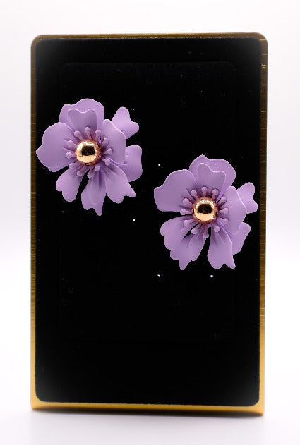 Le Réussi® Purple Petal Glisten Earrings – luxury purple floral statement earrings for women, elegant gold-accented fashion jewelry for special occasions.
