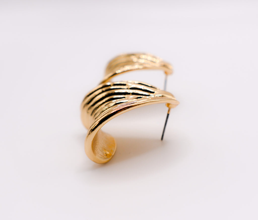 Le Réussi® Golden Halo Earrings – luxury gold statement earrings for women, elegant fashion jewelry for special occasions.