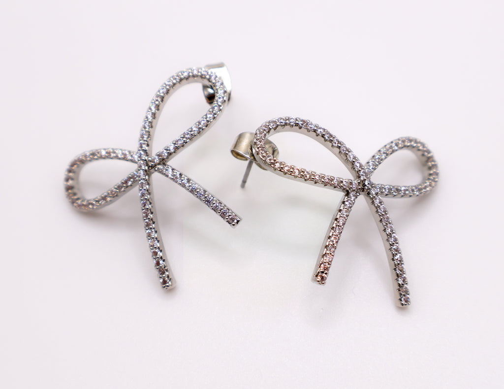 Le Réussi® Chic Bow Tie Glamour Earrings with elegant gold bow design