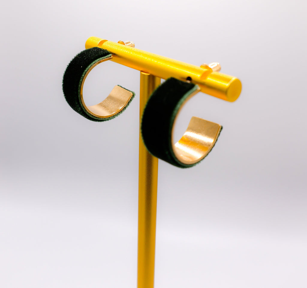 Le Réussi® Velvet Elegance Earrings – luxury velvet statement earrings for women, elegant fashion jewelry for special occasions and evening looks.”