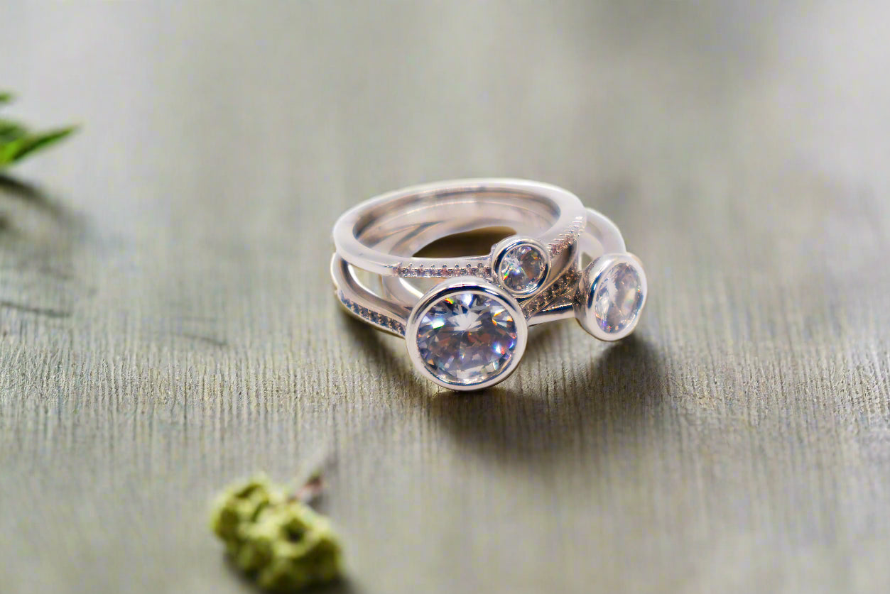 Le Réussi® Golden Leaf Elegance Earrings with nature-inspired gold leaf design