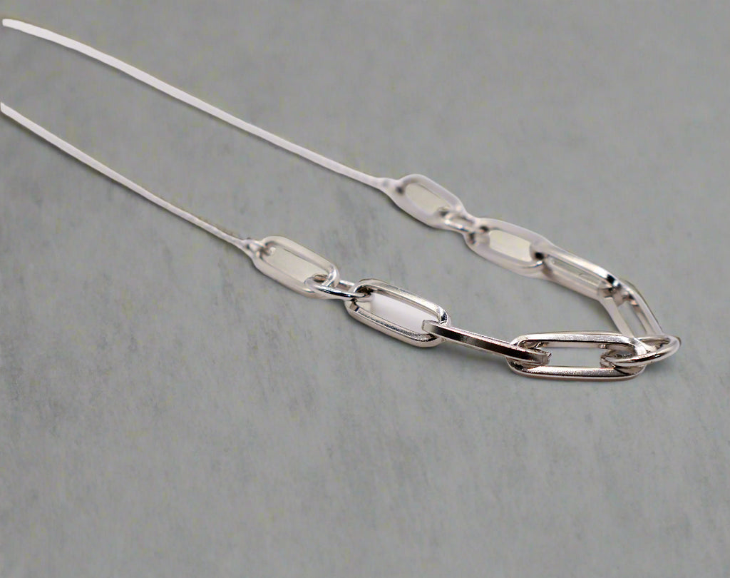 Le Réussi® Silver Serenity Chain Necklace – luxury silver chain statement necklace for women, elegant fashion jewelry for everyday wear and special occasions.