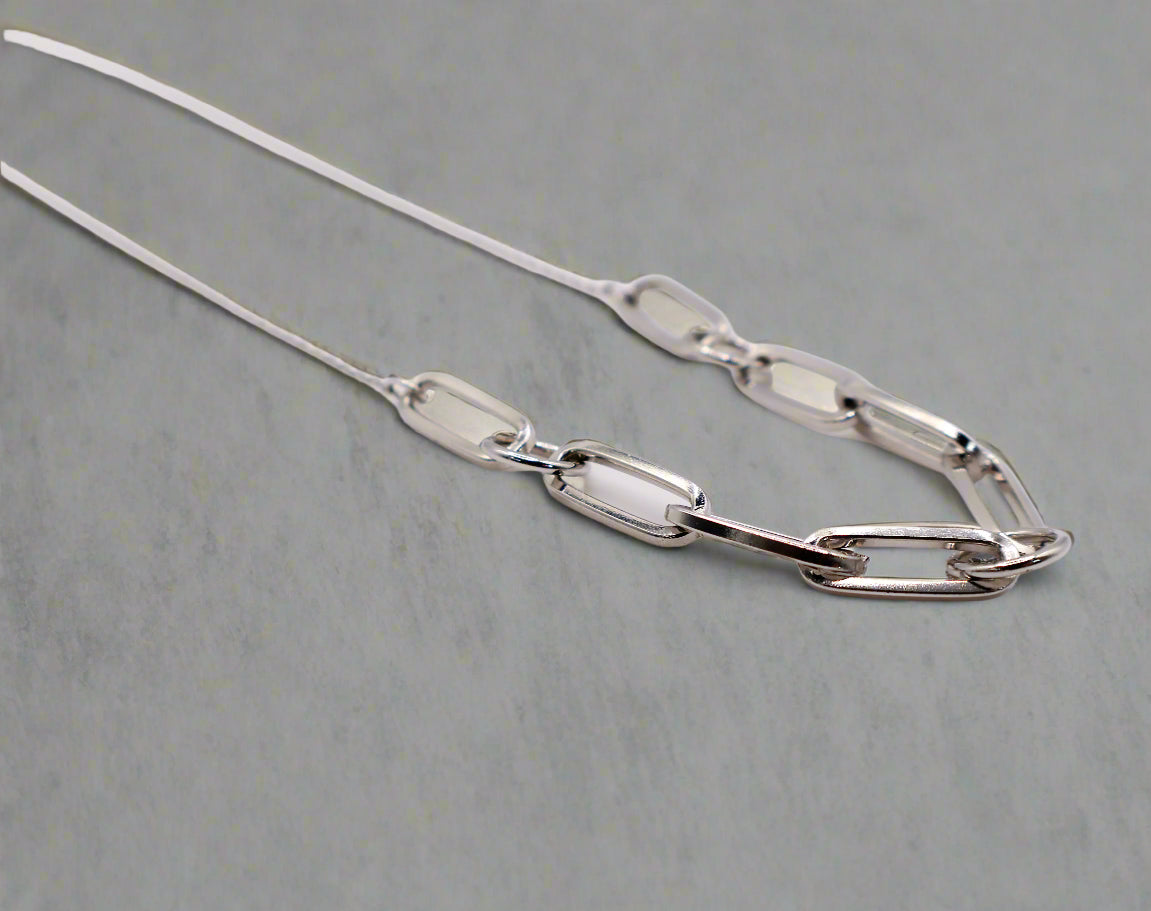 Le Réussi® Silver Serenity Chain Necklace – luxury silver chain statement necklace for women, elegant fashion jewelry for everyday wear and special occasions.