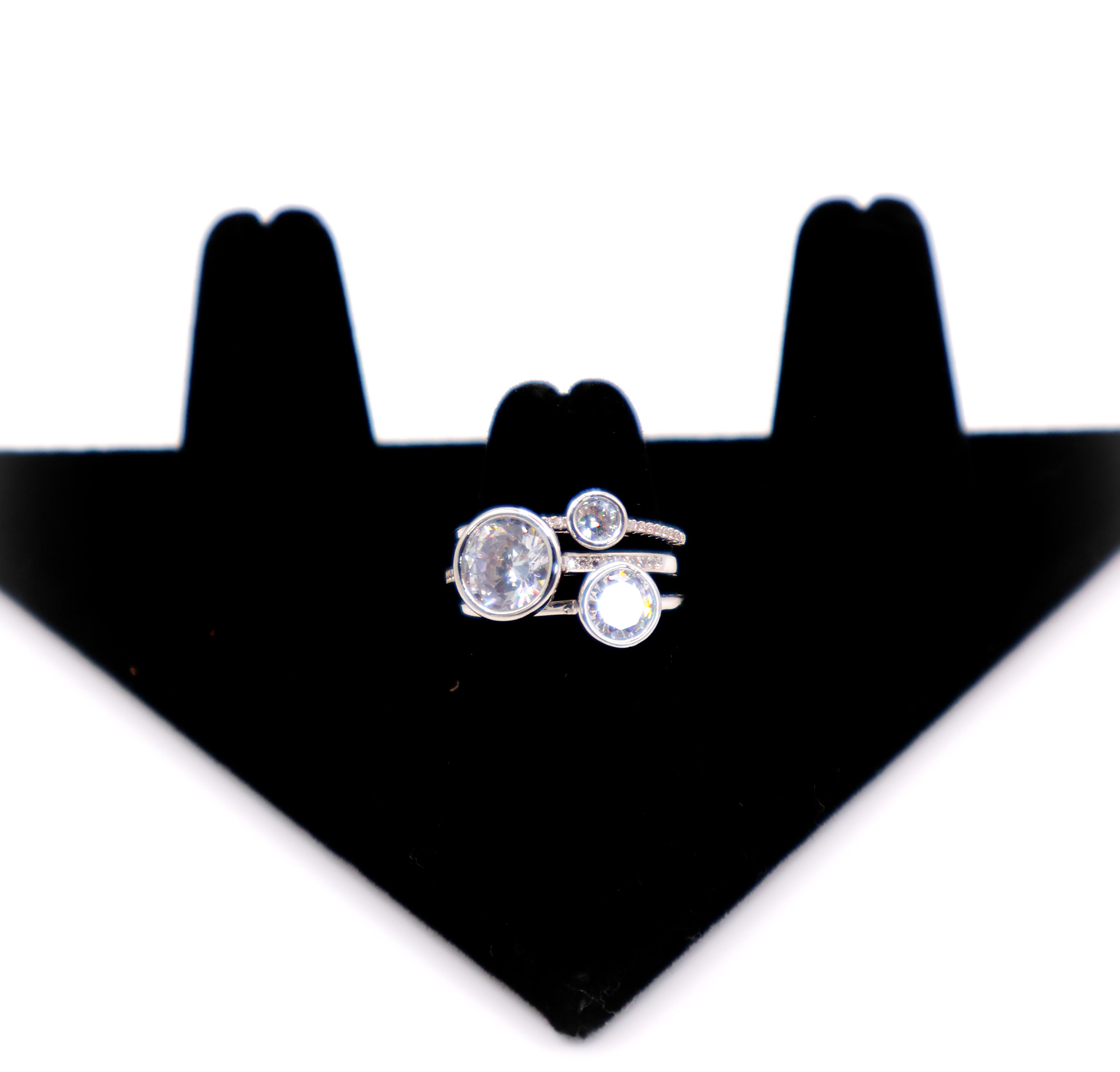 Le Réussi® Golden Leaf Elegance Earrings with nature-inspired gold leaf design