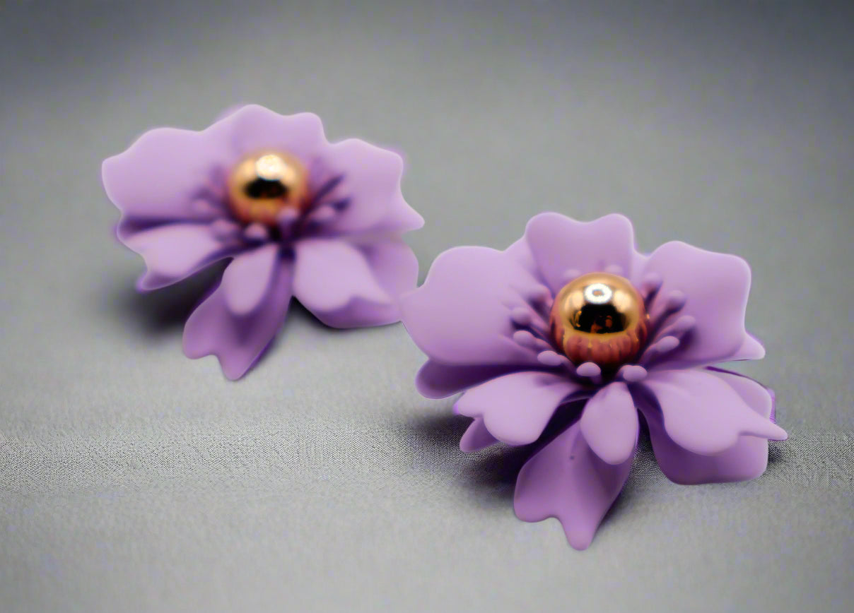 Le Réussi® Purple Petal Glisten Earrings – luxury purple floral statement earrings for women, elegant gold-accented fashion jewelry for special occasions.