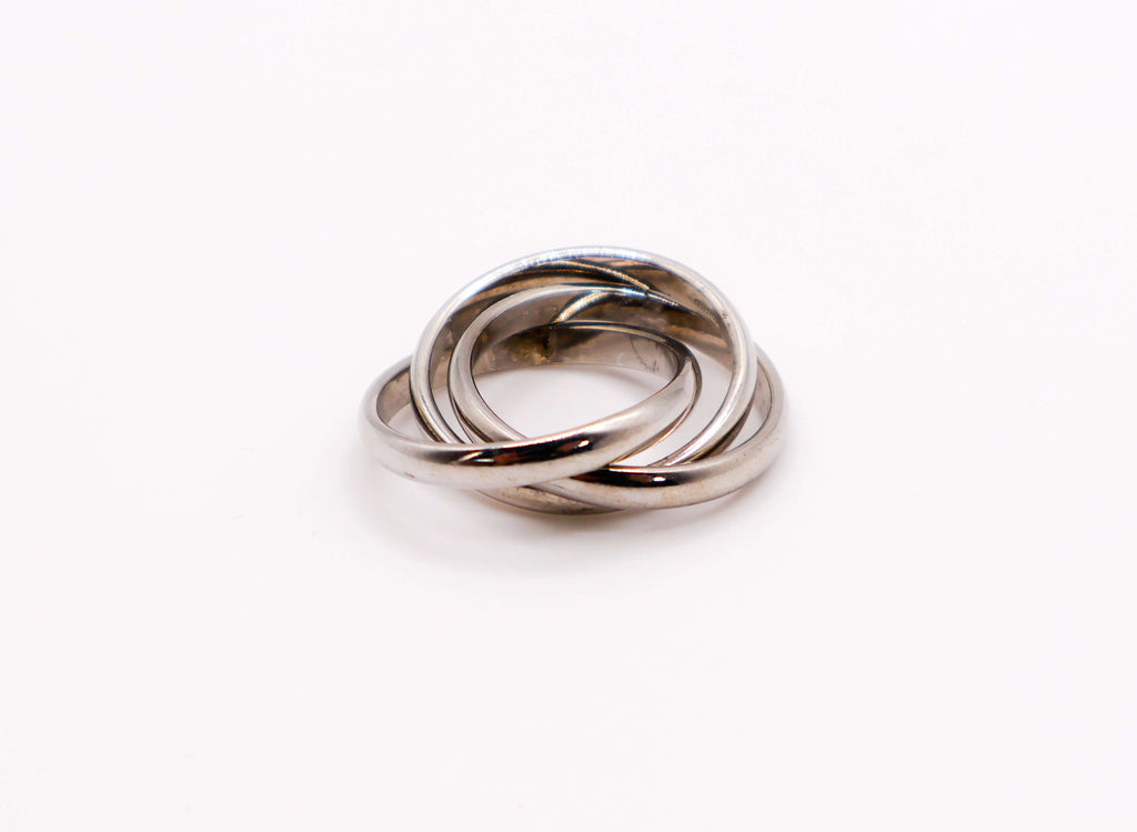Le Réussi® Trinity Silver Linked Ring Set with elegant interlocking design