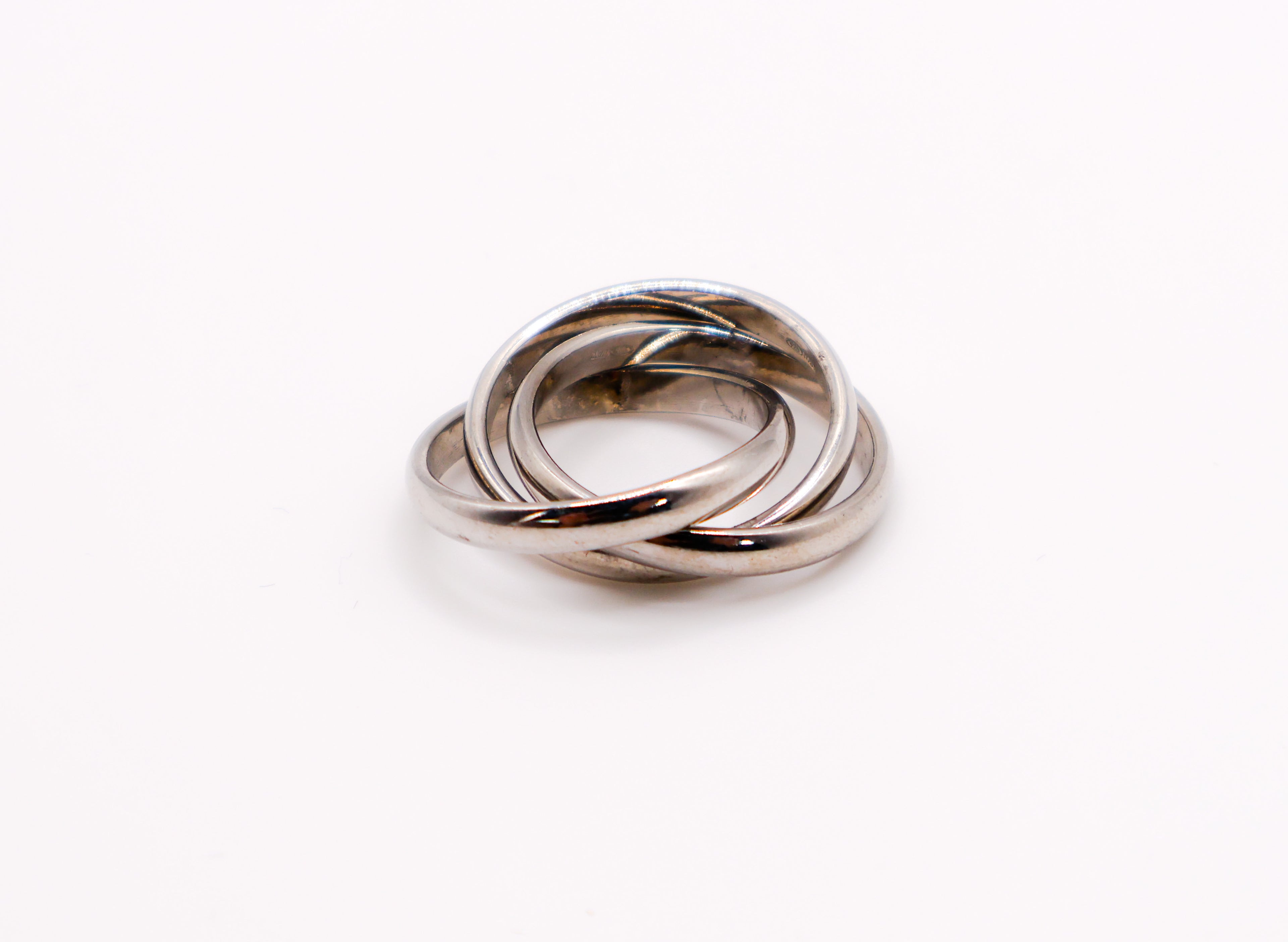 Le Réussi® Trinity Silver Linked Ring Set with elegant interlocking design