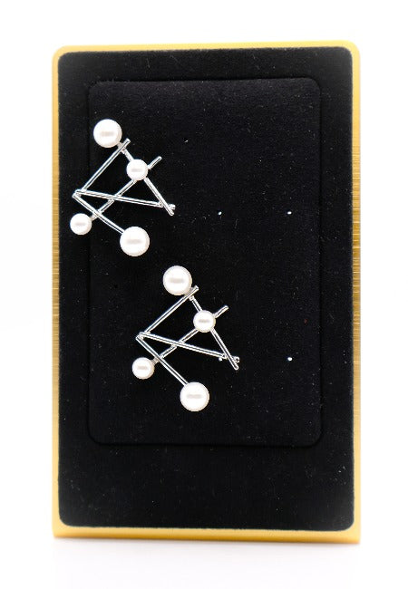 Le Réussi® Pearlescent Futurista Earrings – luxury pearl statement earrings for women, elegant fashion jewelry for special occasions and evening looks.