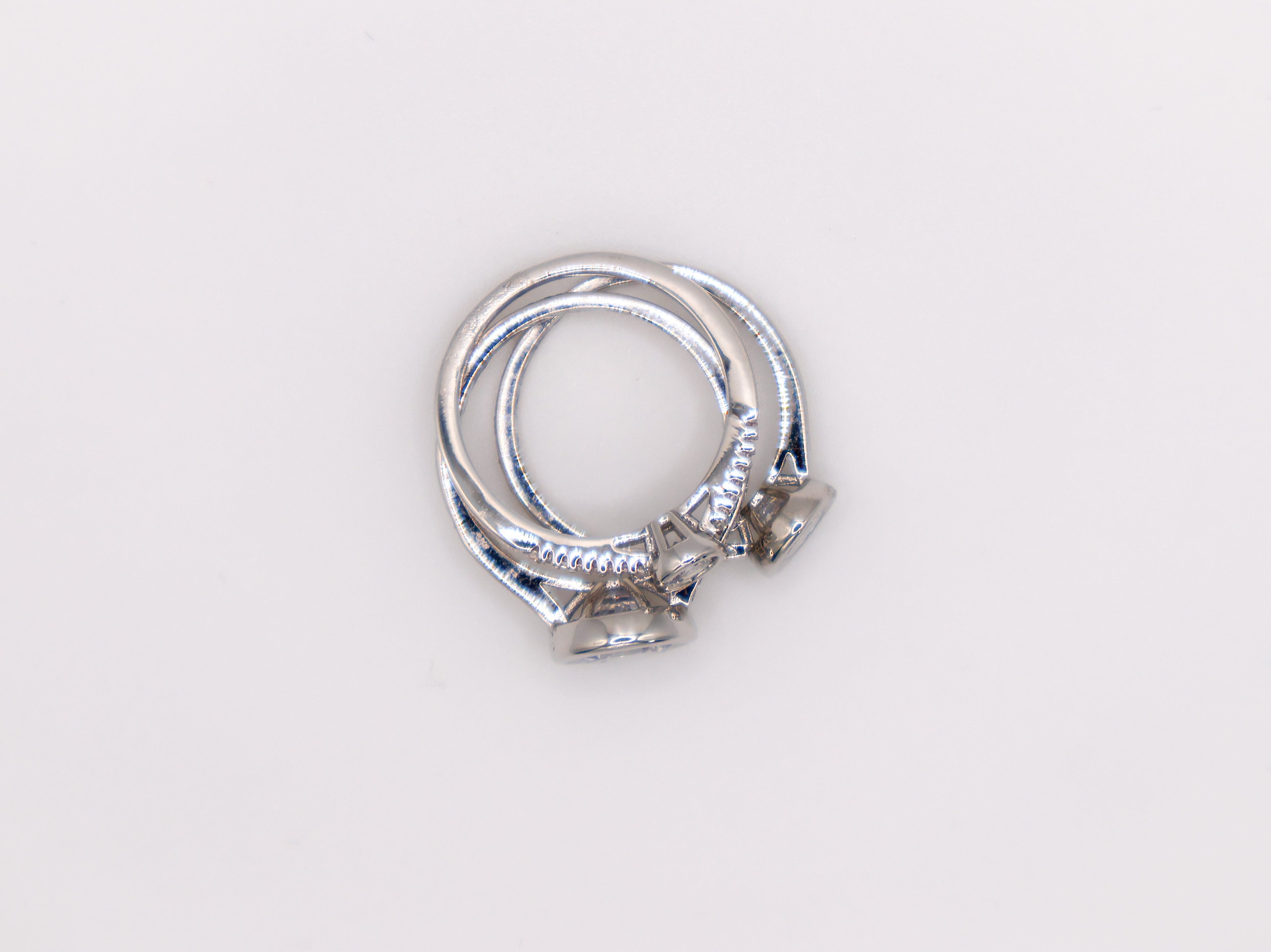 Le Réussi® Golden Leaf Elegance Earrings with nature-inspired gold leaf design