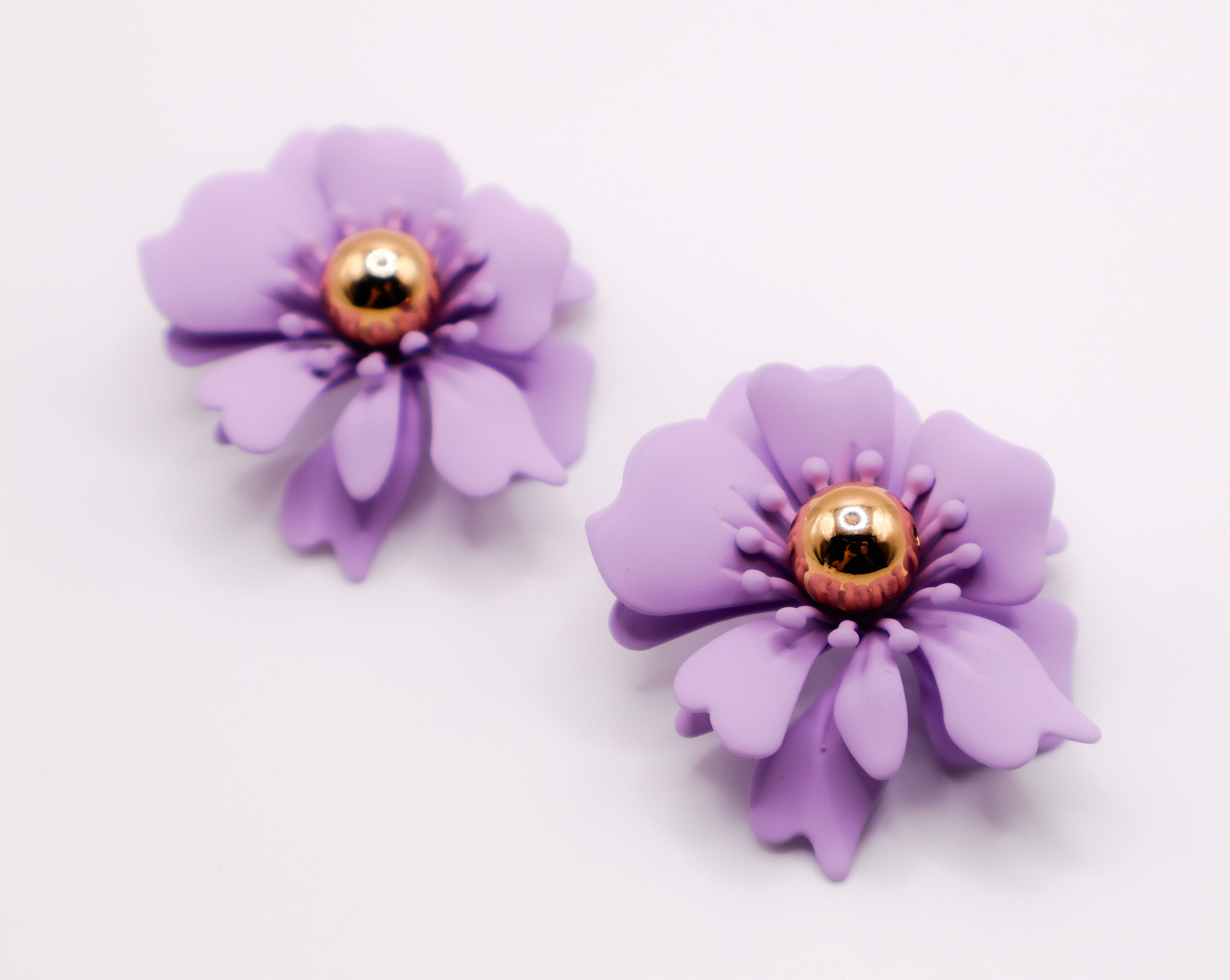 Le Réussi® Purple Petal Glisten Earrings – luxury purple floral statement earrings for women, elegant gold-accented fashion jewelry for special occasions.
