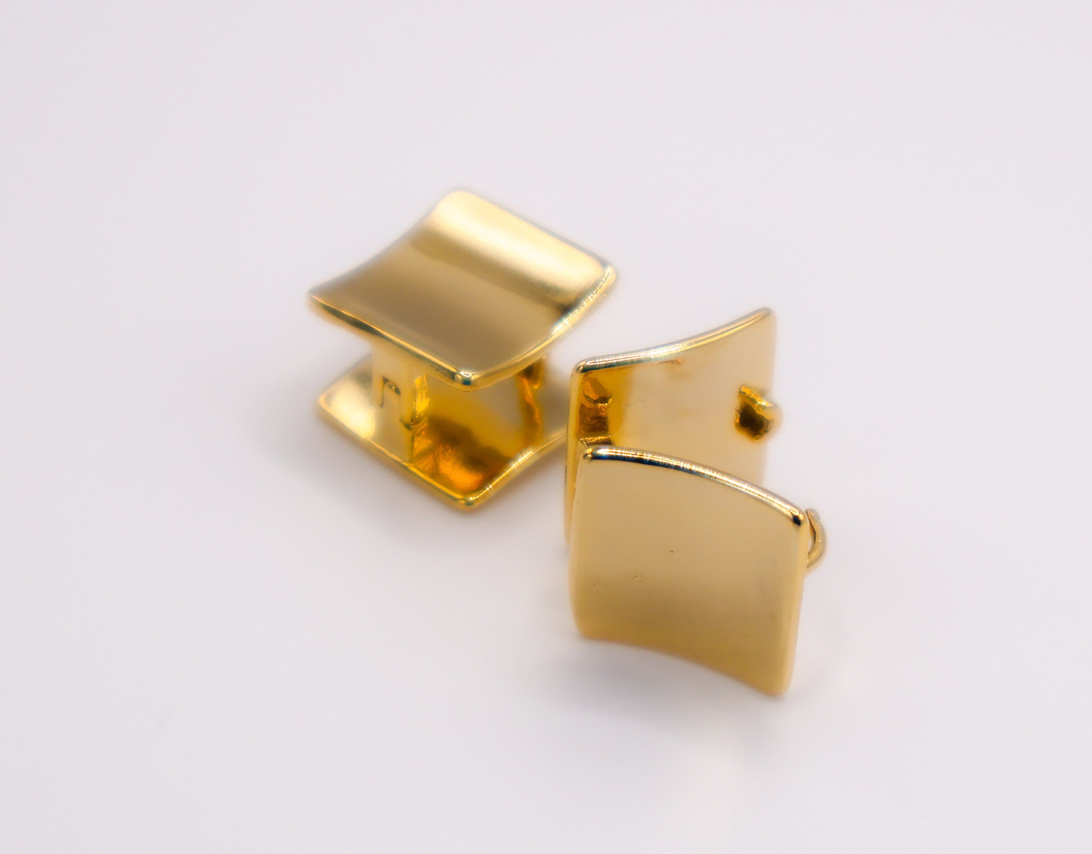 Le Réussi® Golden Chic Dots Earrings with minimalist round gold stud design