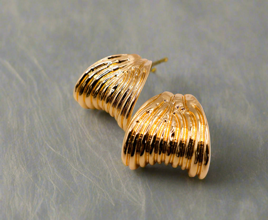 Le Réussi® Golden Halo Earrings – luxury gold statement earrings for women, elegant fashion jewelry for special occasions.