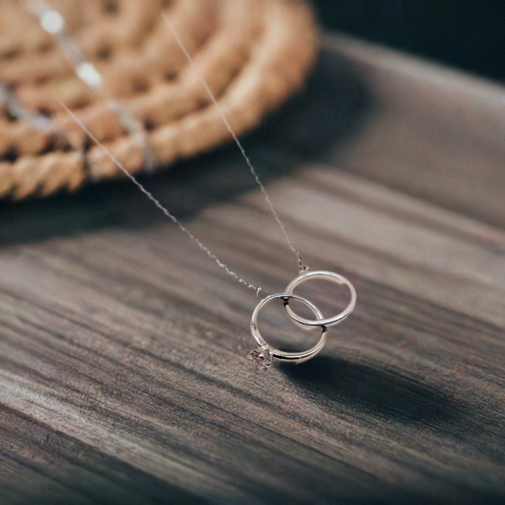 Le Réussi Eternal Embrace White Gold Necklace with elegant intertwined design in polished white gold