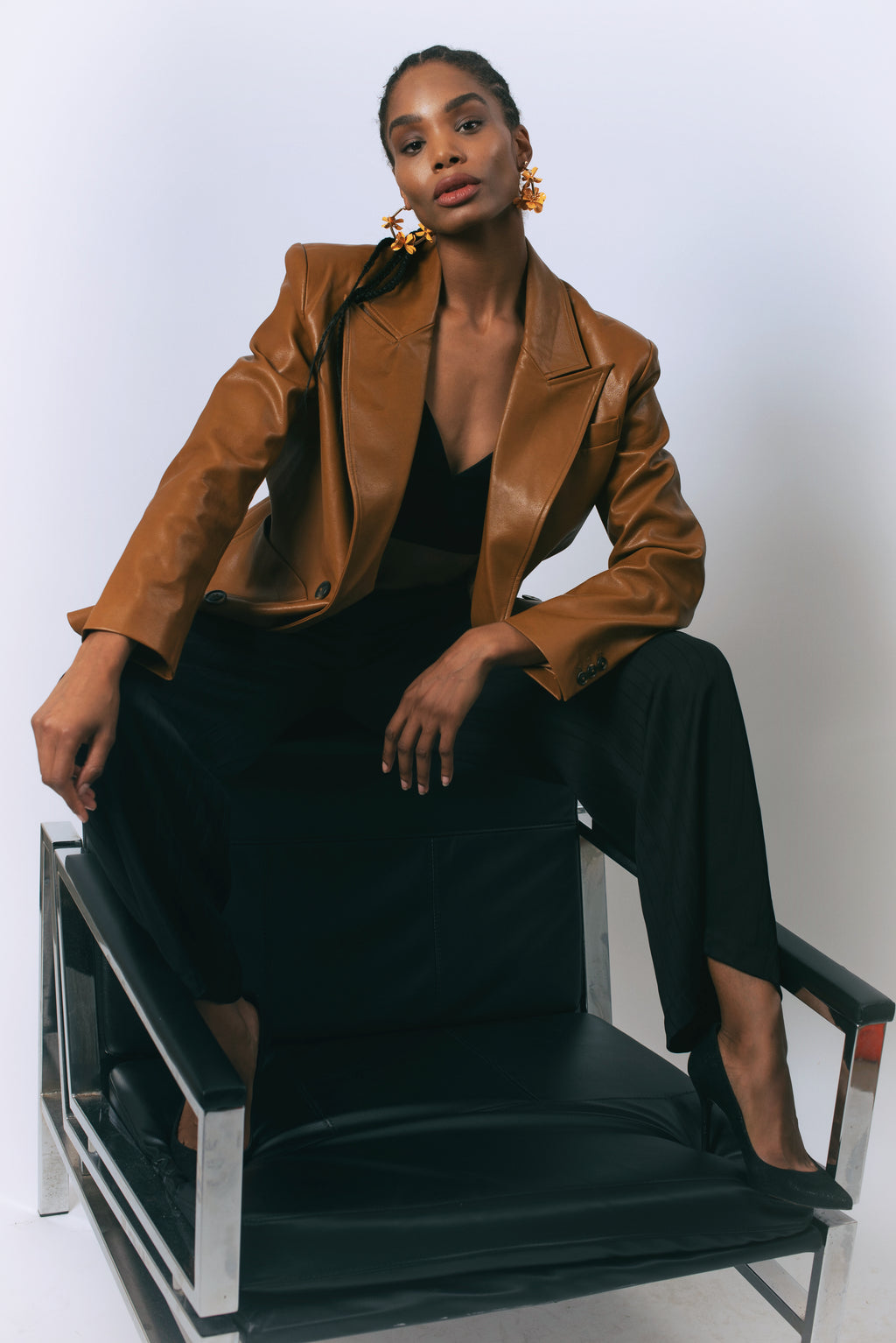 Le reusi Fashion-Cocoa Couture Blazer,Crafted from vegan leather, this oversized brown blazer exudes luxury and sophistication
