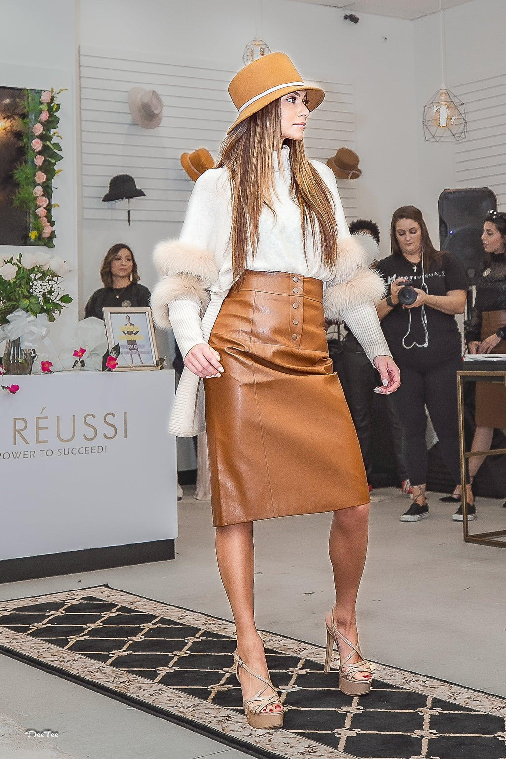 Sofia Cashmere With Fox Fur - Le Réussi®