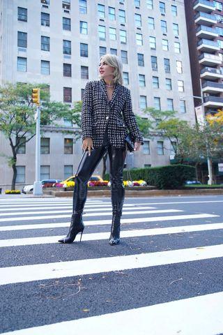 Le Réussi® Fashion - Black & White Tweed Checkers Jacket A Luxurious Fusion of Classic Elegance and Modern Sophistication.