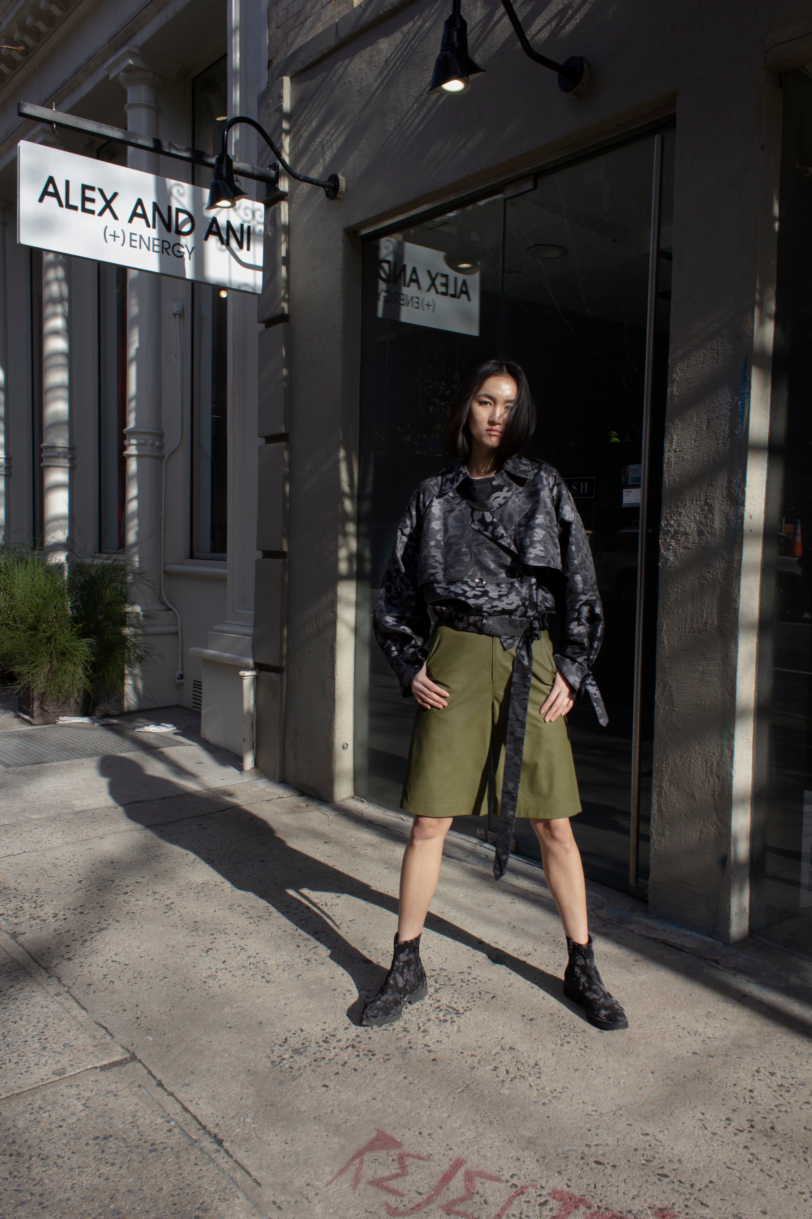 Le Réussi®  Fashion - Jacqueline Black Jacket with a sophisticated, structured fit. 