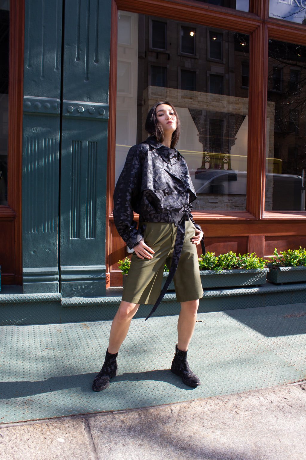 Le Réussi®  Fashion - Jacqueline Black Jacket with a sophisticated, structured fit. 