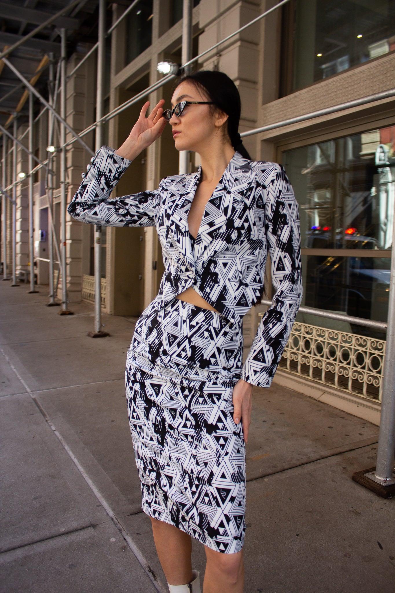 Le Réussi® Fashion - Amour Geometric Pencil Skirt a sleek, luxurious statement piece that embodies elegance and modern sophistication.