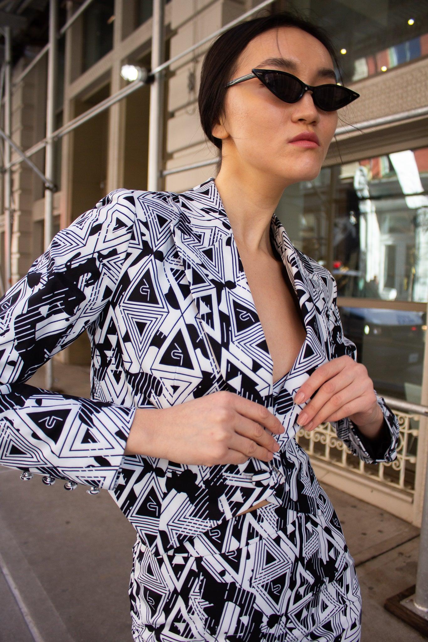 Le Réussi® Amour Geometric Blazer A Luxurious Fusion of Bold Design and Sophisticated Elegance.