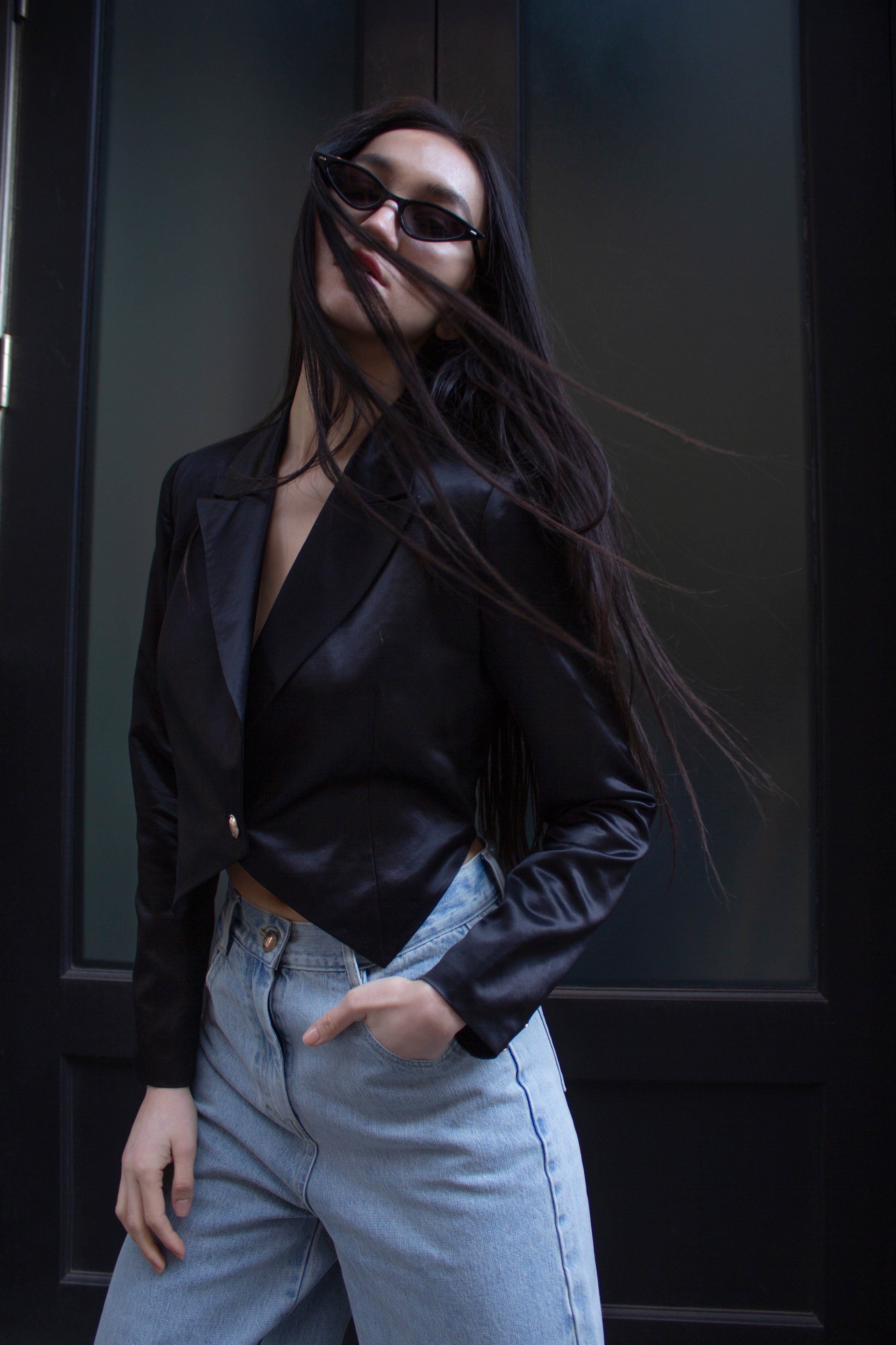 Le Reussi Fashion -  Elegant Designer Black Silk Crop Top Blazer A Luxurious Statement of Sophistication and Style.