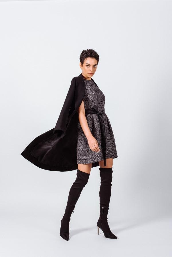 Le Réussi® Fashion - Luxurious Worsted Flannel Long Trench Coat A Sophisticated Statement of Elegance and Style.