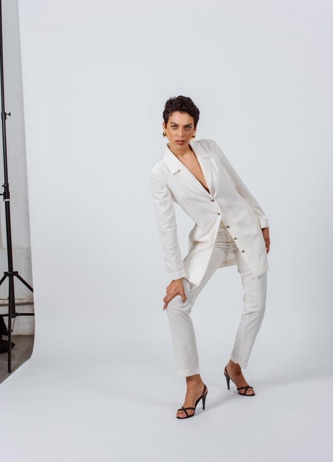 Le Réussi® - White Linen Tailoring Slim Pants luxury tailoring meets effortless sophistication.