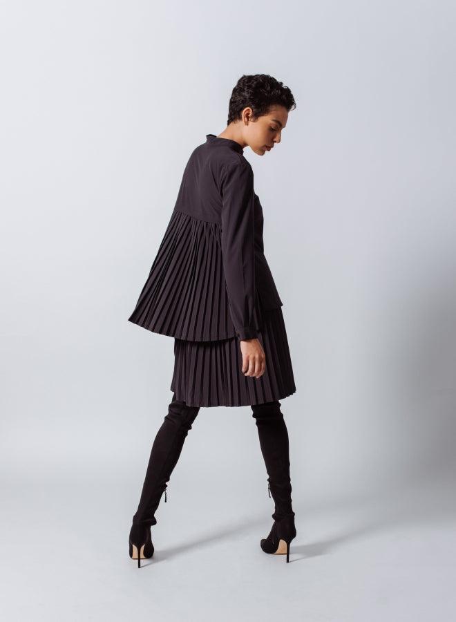 Le Réussi® Fashion - Luxe Black Pleated Skirt effortless sophistication with a touch of luxury.