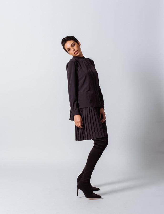 Le Réussi® Fashion - Luxe Black Pleated Skirt effortless sophistication with a touch of luxury.