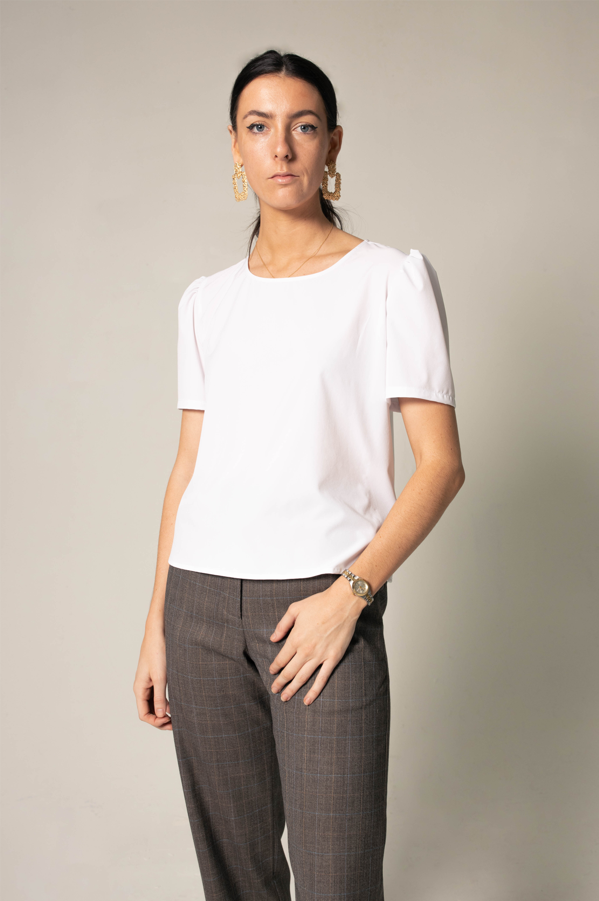Le Réussi® Fashion - Elegant Round Neck Blouse in White timeless sophistication with a luxe touch.