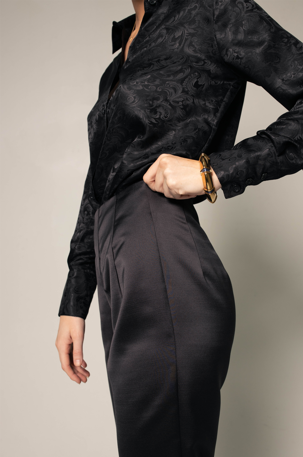 Le Réussi® Fashion - Women's Pleated Trousers refined luxury with effortless sophistication.