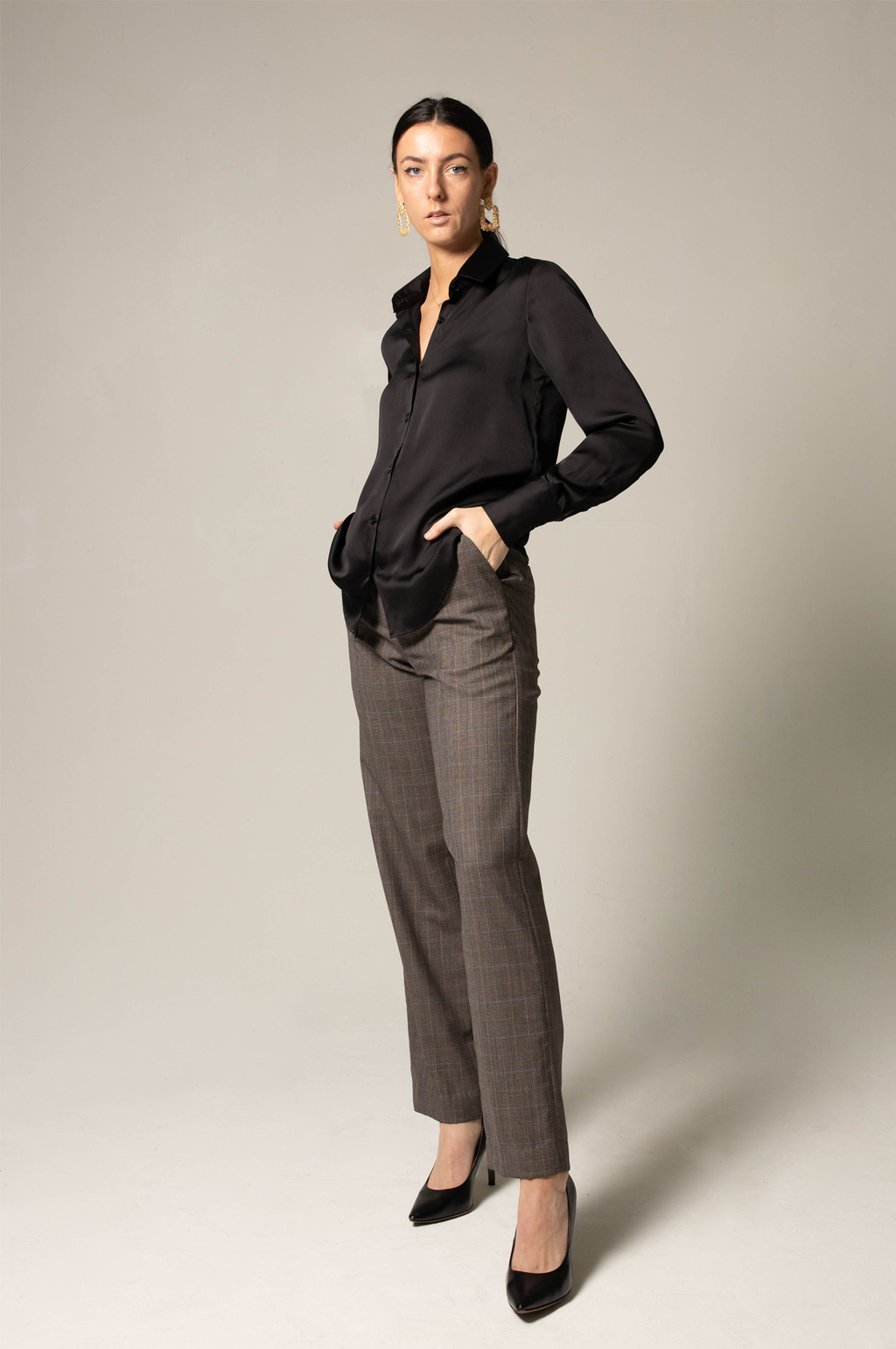 Le Réussi® Fashion - Women's Straight Leg Pants sleek, sophisticated, and effortlessly luxurious.