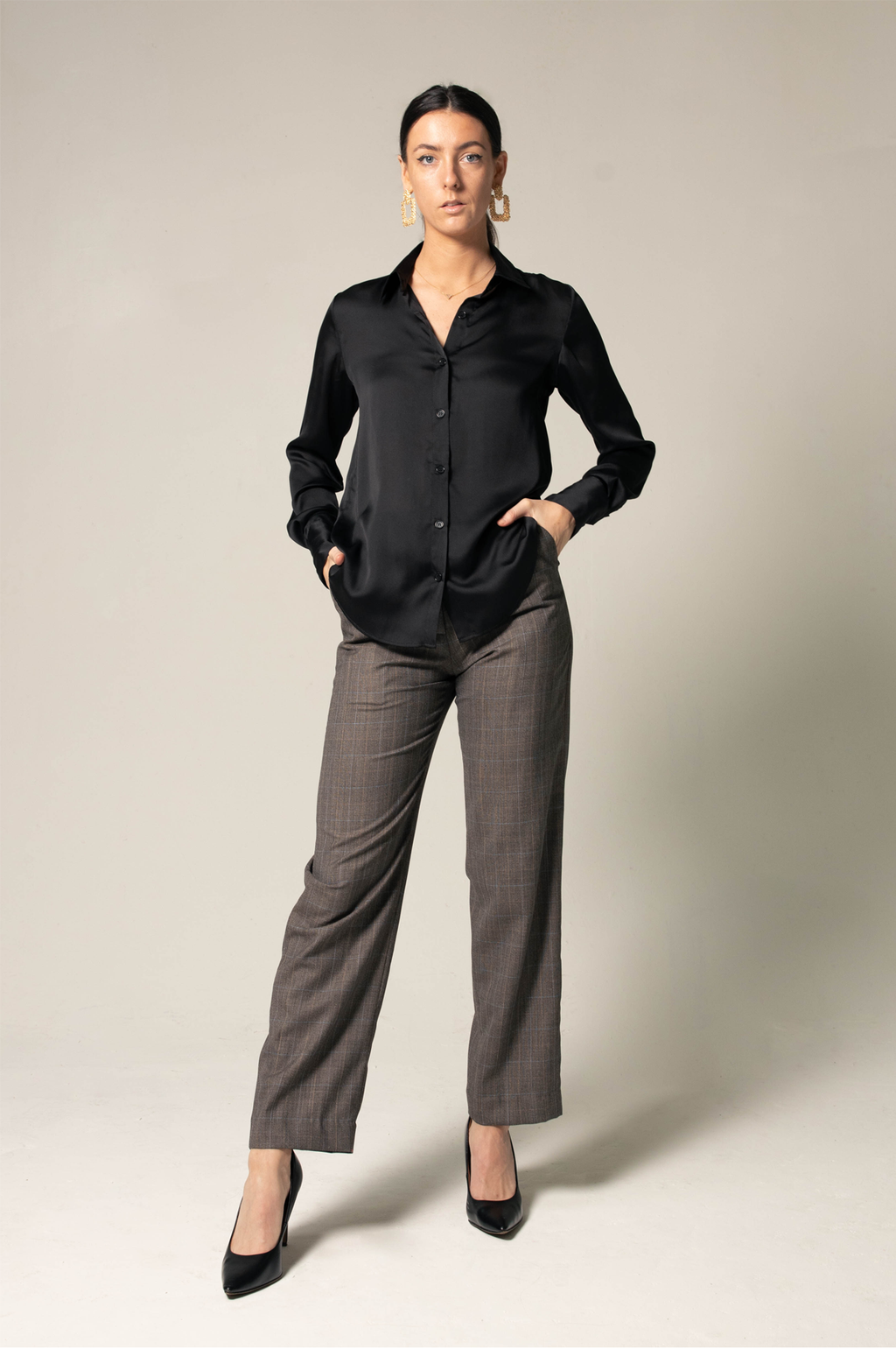 Le Réussi® Fashion - Women's Straight Leg Pants sleek, sophisticated, and effortlessly luxurious.
