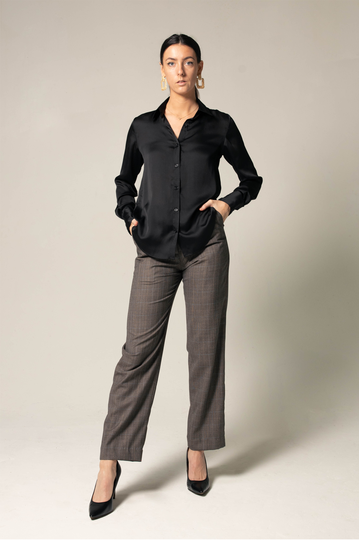 Le Réussi® Fashion - Women's Straight Leg Pants sleek, sophisticated, and effortlessly luxurious.
