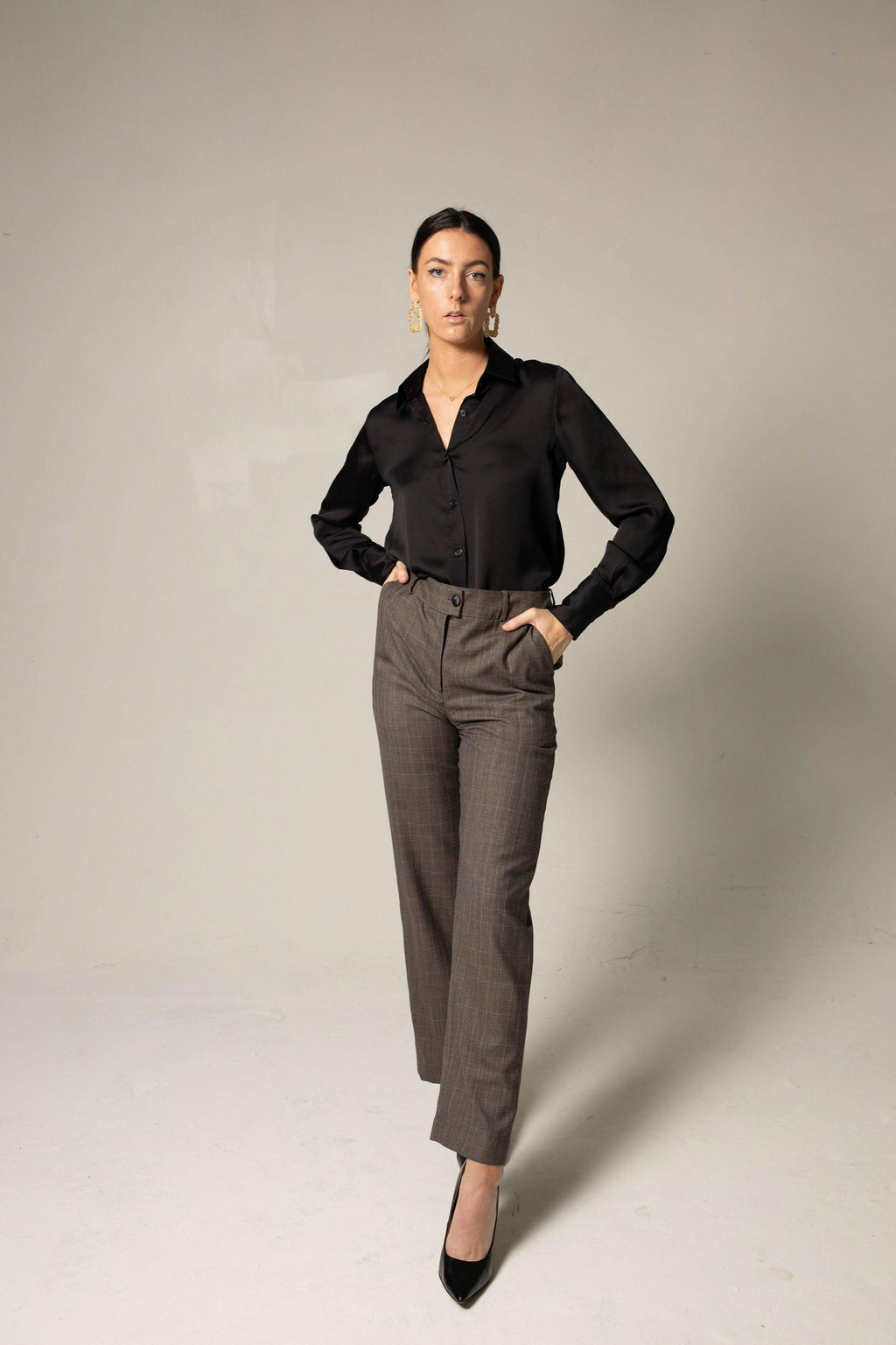 Le Réussi® Fashion - Women's Straight Leg Pants sleek, sophisticated, and effortlessly luxurious.