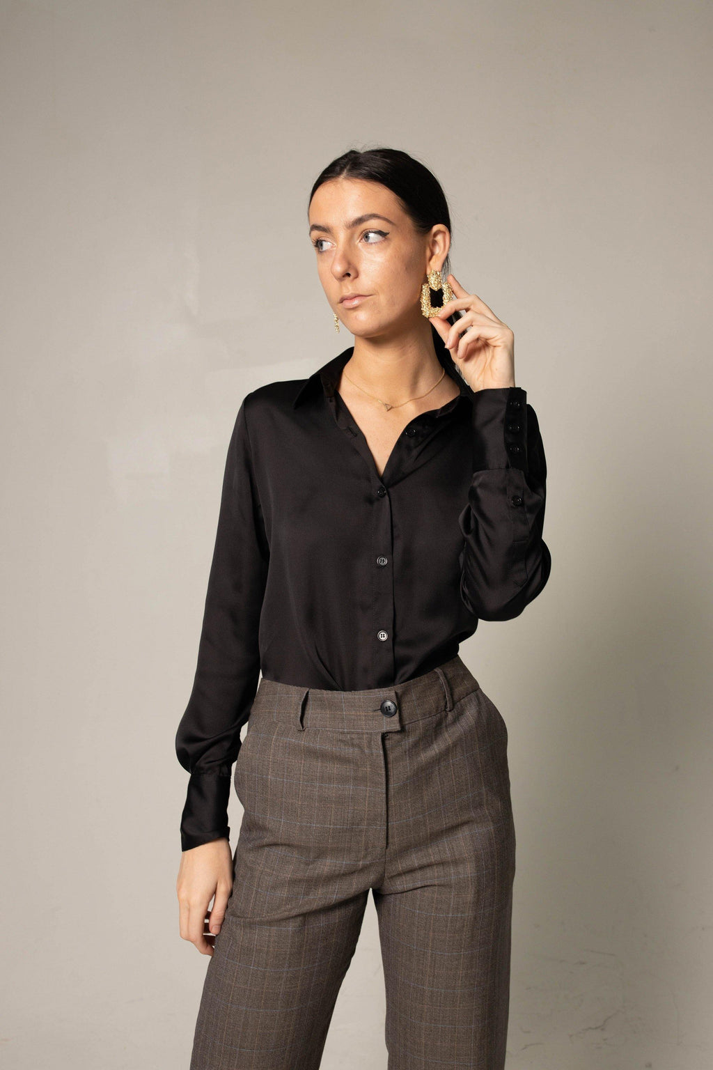 Le Réussi® Fashion - Women's Straight Leg Pants sleek, sophisticated, and effortlessly luxurious.
