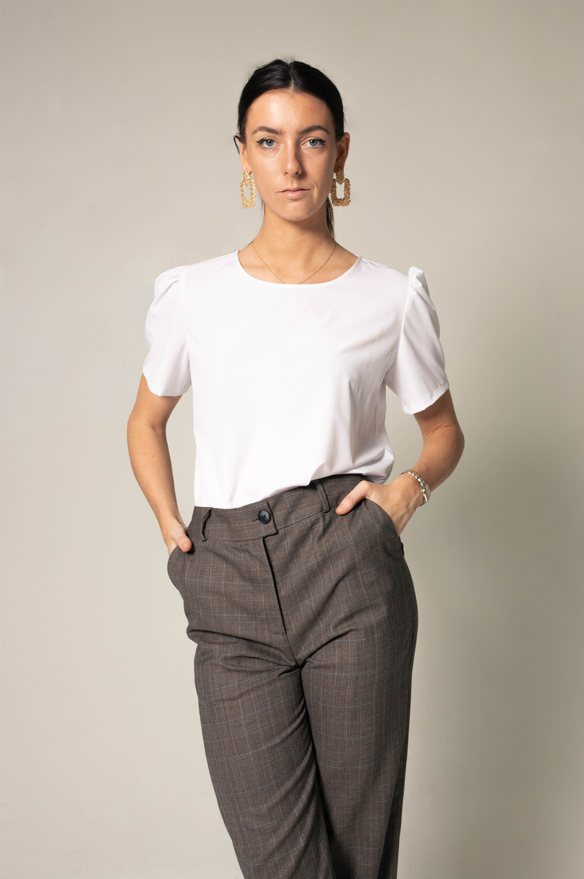 Le Réussi® Fashion - Elegant Round Neck Blouse in White timeless sophistication with a luxe touch.