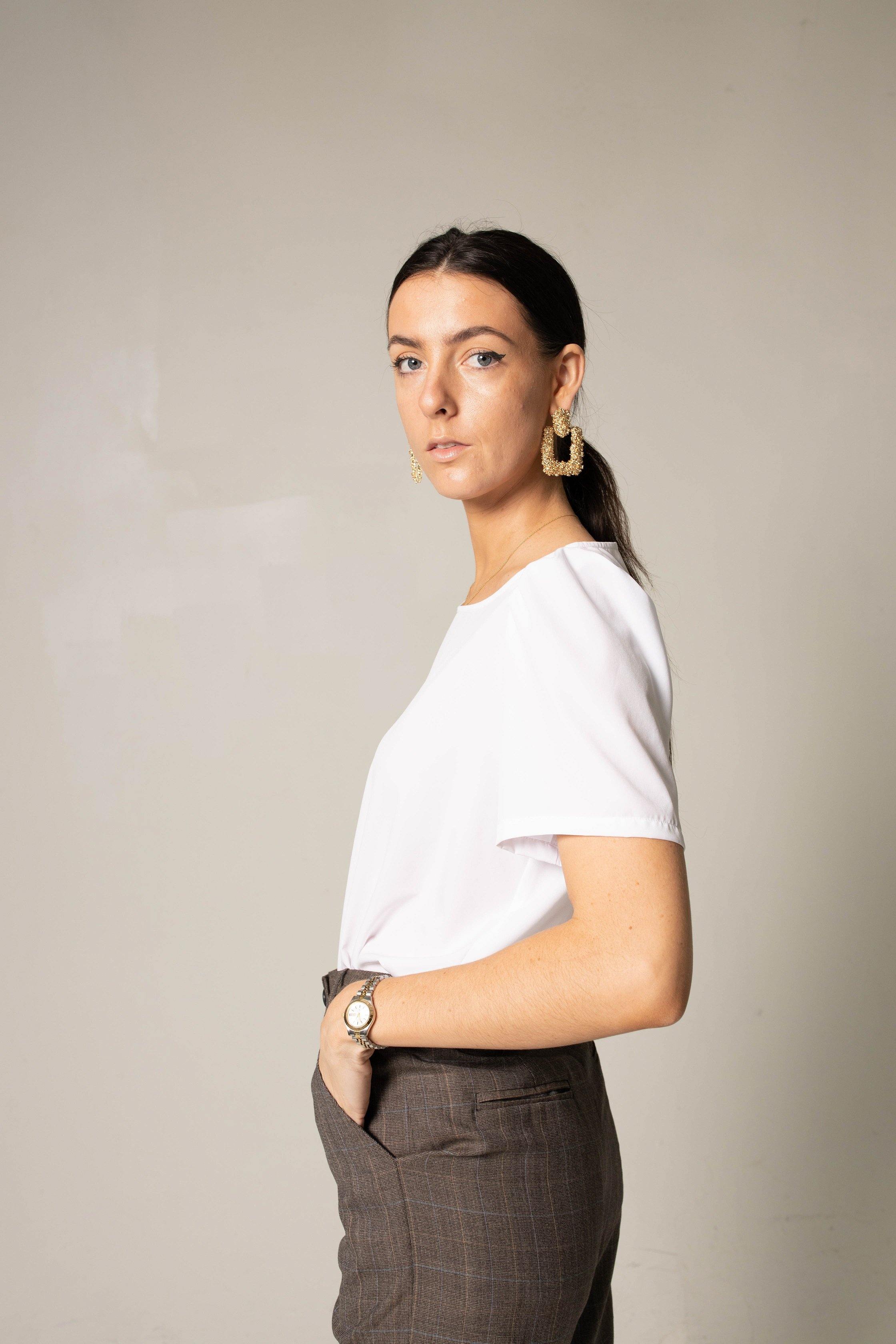 Le Réussi® Fashion - Elegant Round Neck Blouse in White timeless sophistication with a luxe touch.