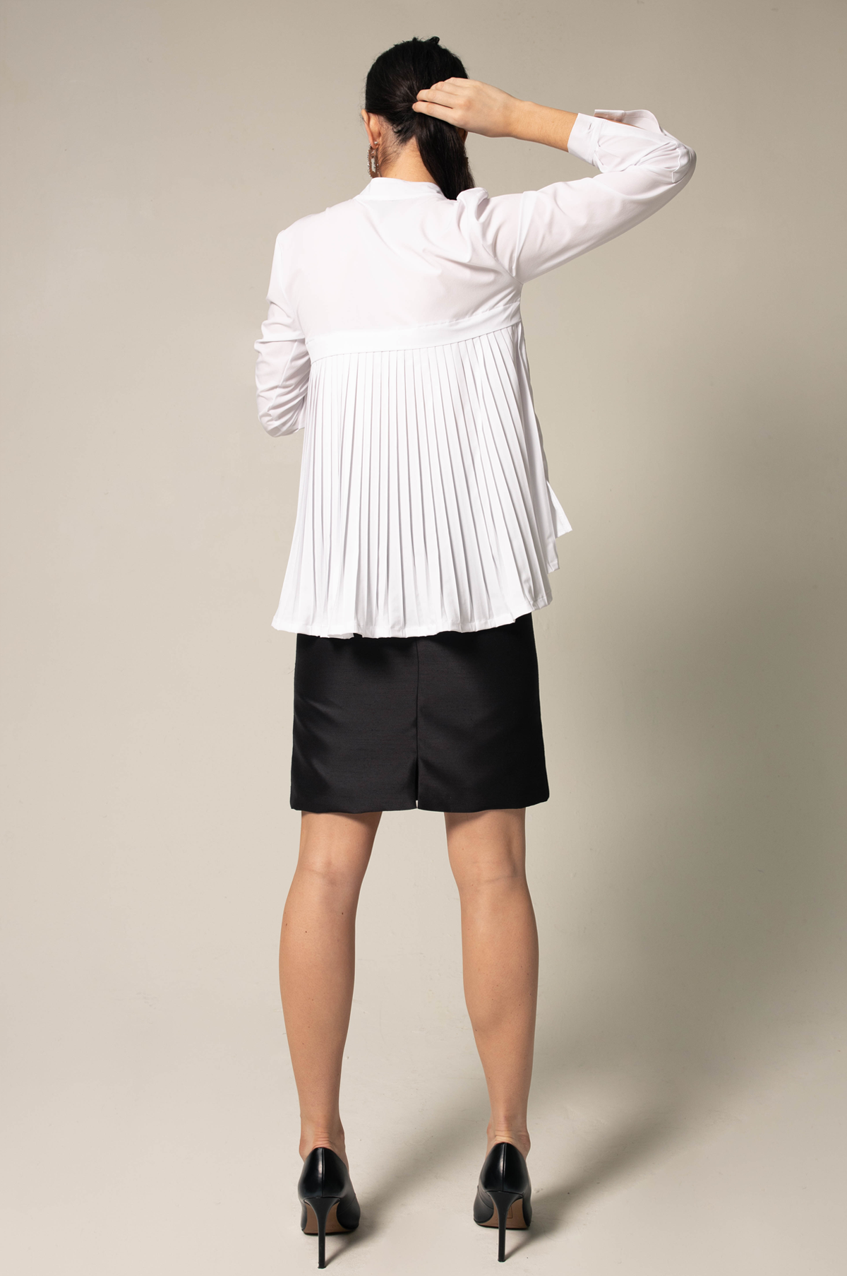 Le Réussi® - Stylish Pleated Blouse in White timeless elegance with a touch of luxury.