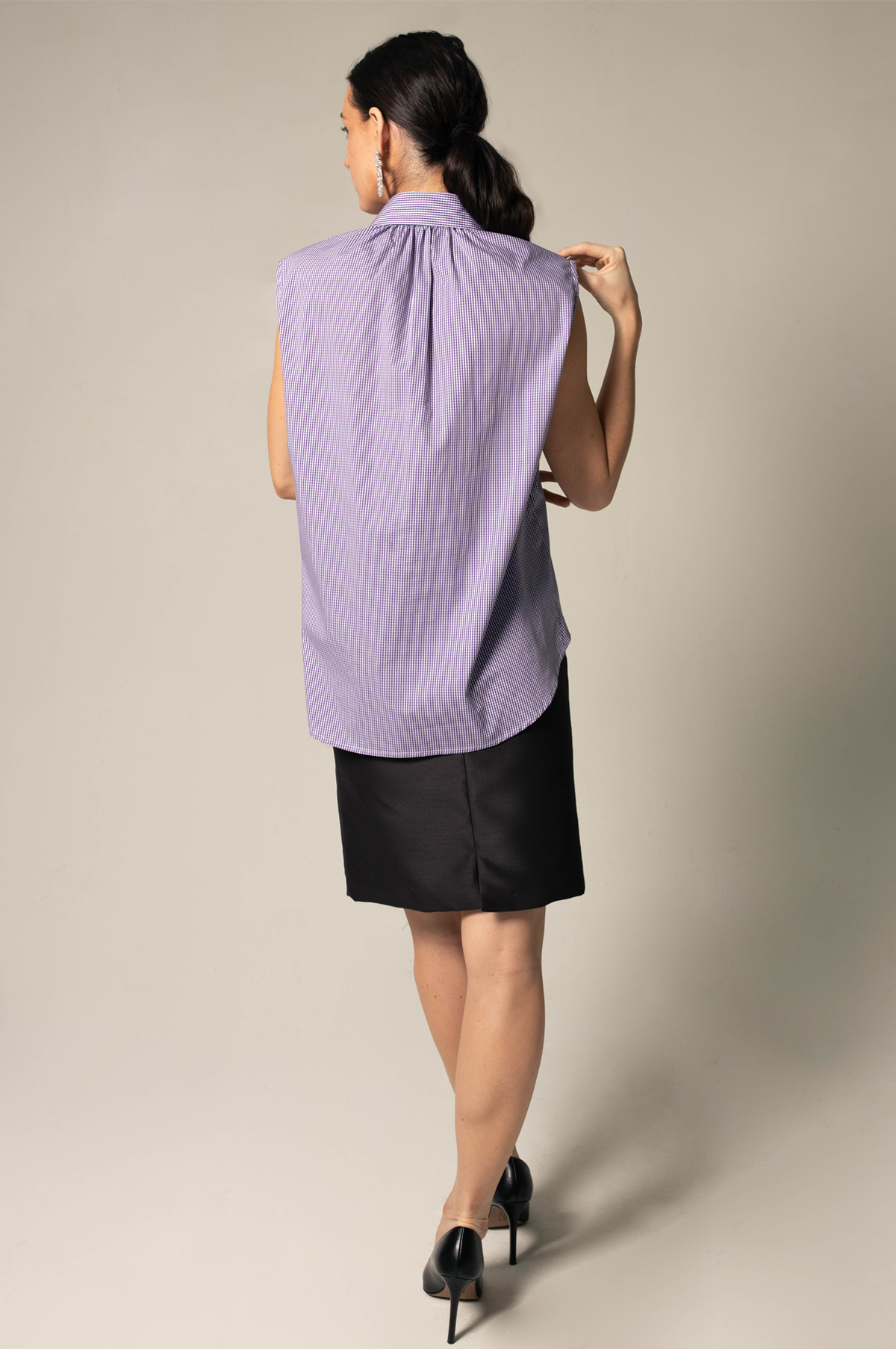 Le Réussi® Fashion - Italian Cotton Purple Sleeveless Shirt effortless luxury with a touch of elegance.