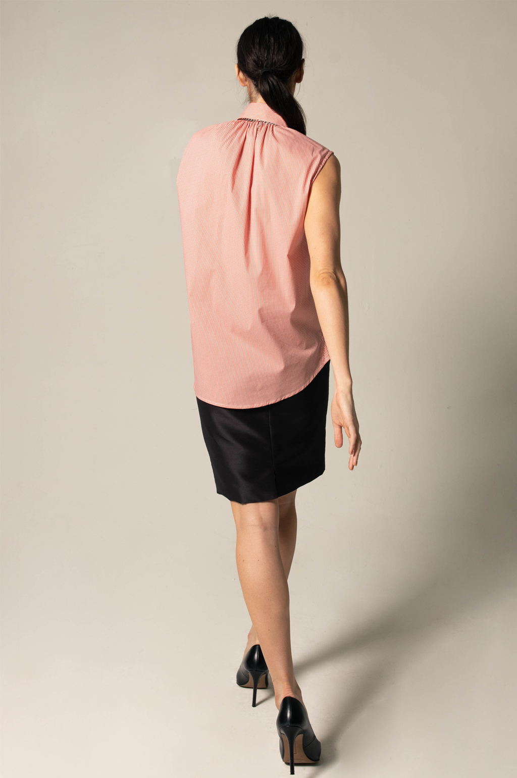 Le Réussi® Fashion - Italian Cotton Orange Sleeveless Top A Luxurious Blend of Vibrance and Sophistication.