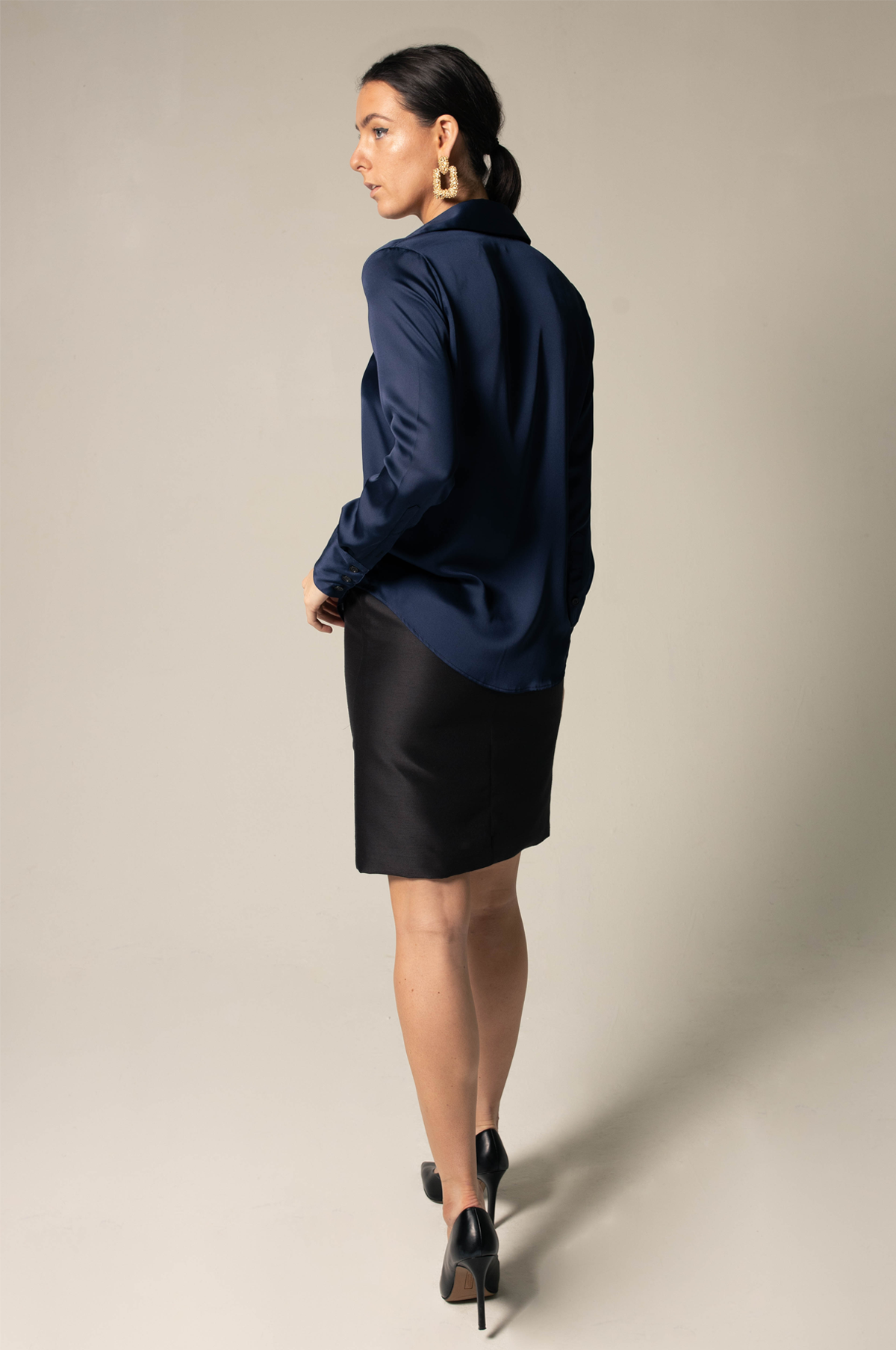Le Réussi® Fashion - Classy Women's Silk Blouse in Royal Blue pure luxury with timeless elegance.