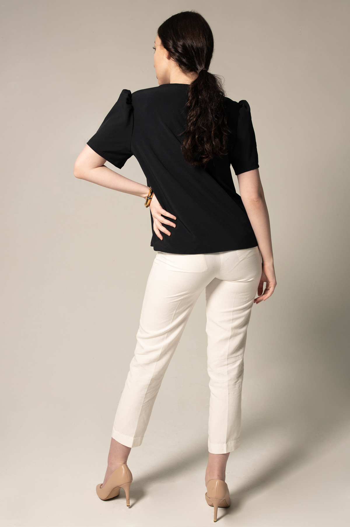 Le Réussi® - Elegance Round Neck Blouse in Black timeless luxury with effortless sophistication.