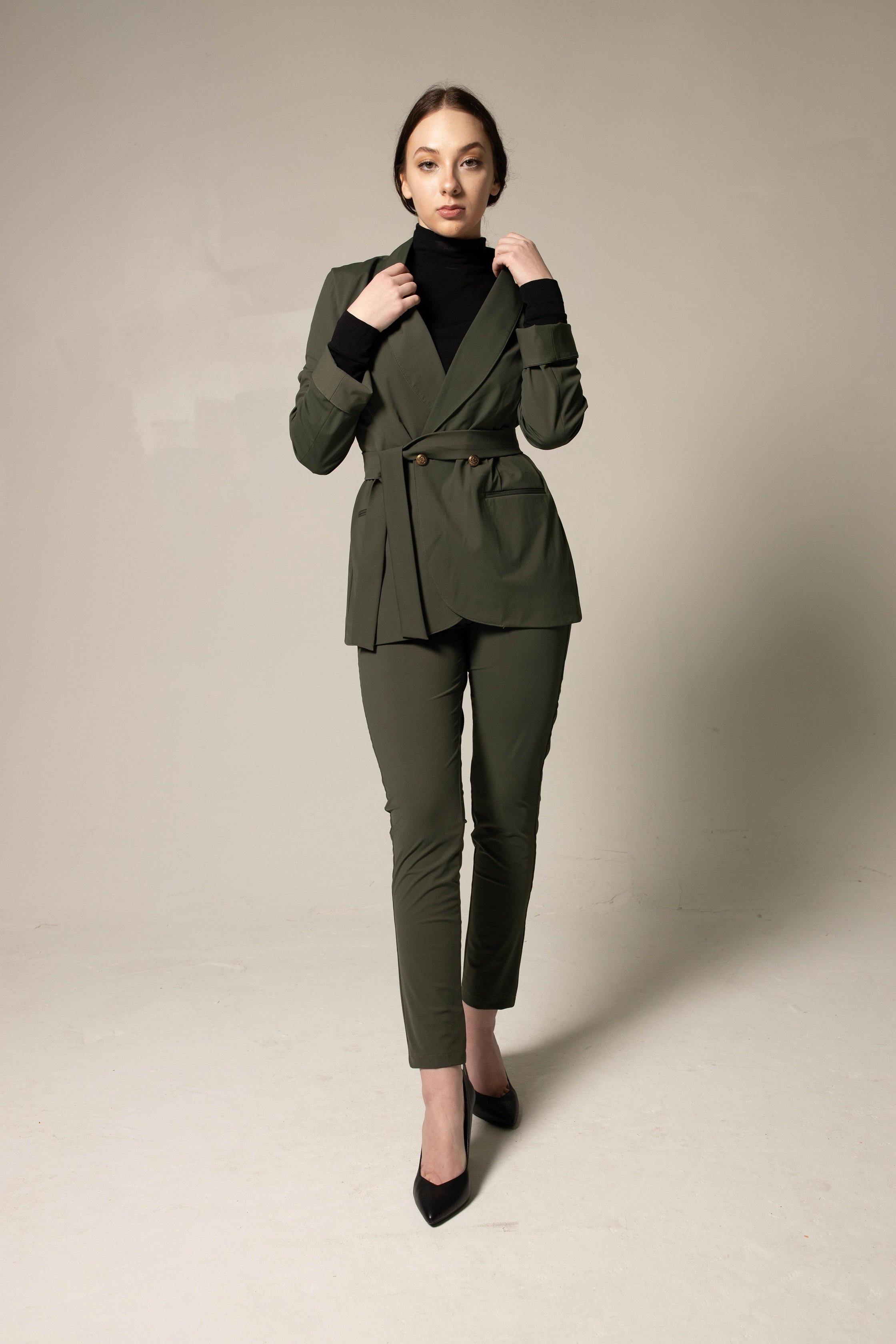 Le Réussi® Fashion - Women's Olive Blazer with Front Buttons A Luxurious Statement of Elegance and Power.