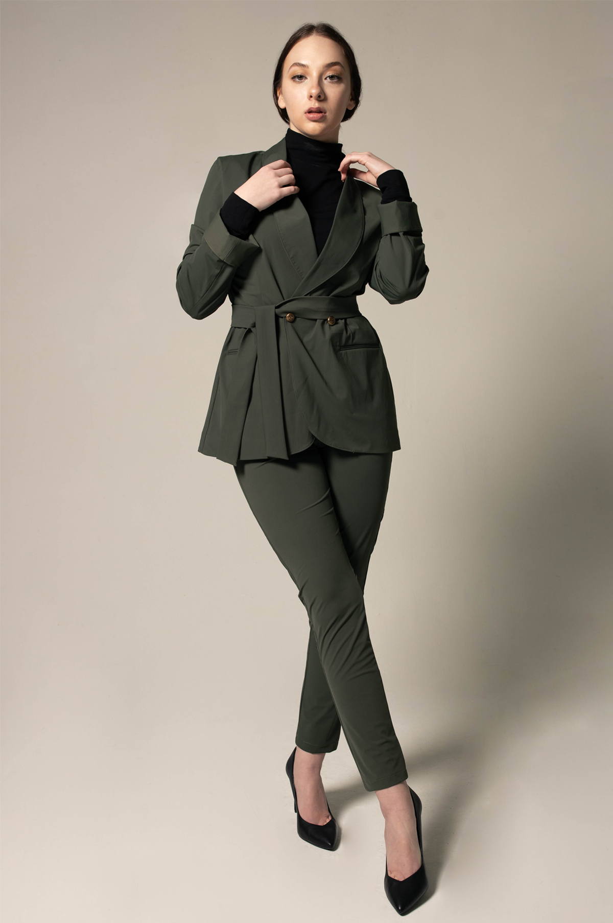 Le Réussi® Fashion - Women's Olive Blazer with Front Buttons A Luxurious Statement of Elegance and Power.