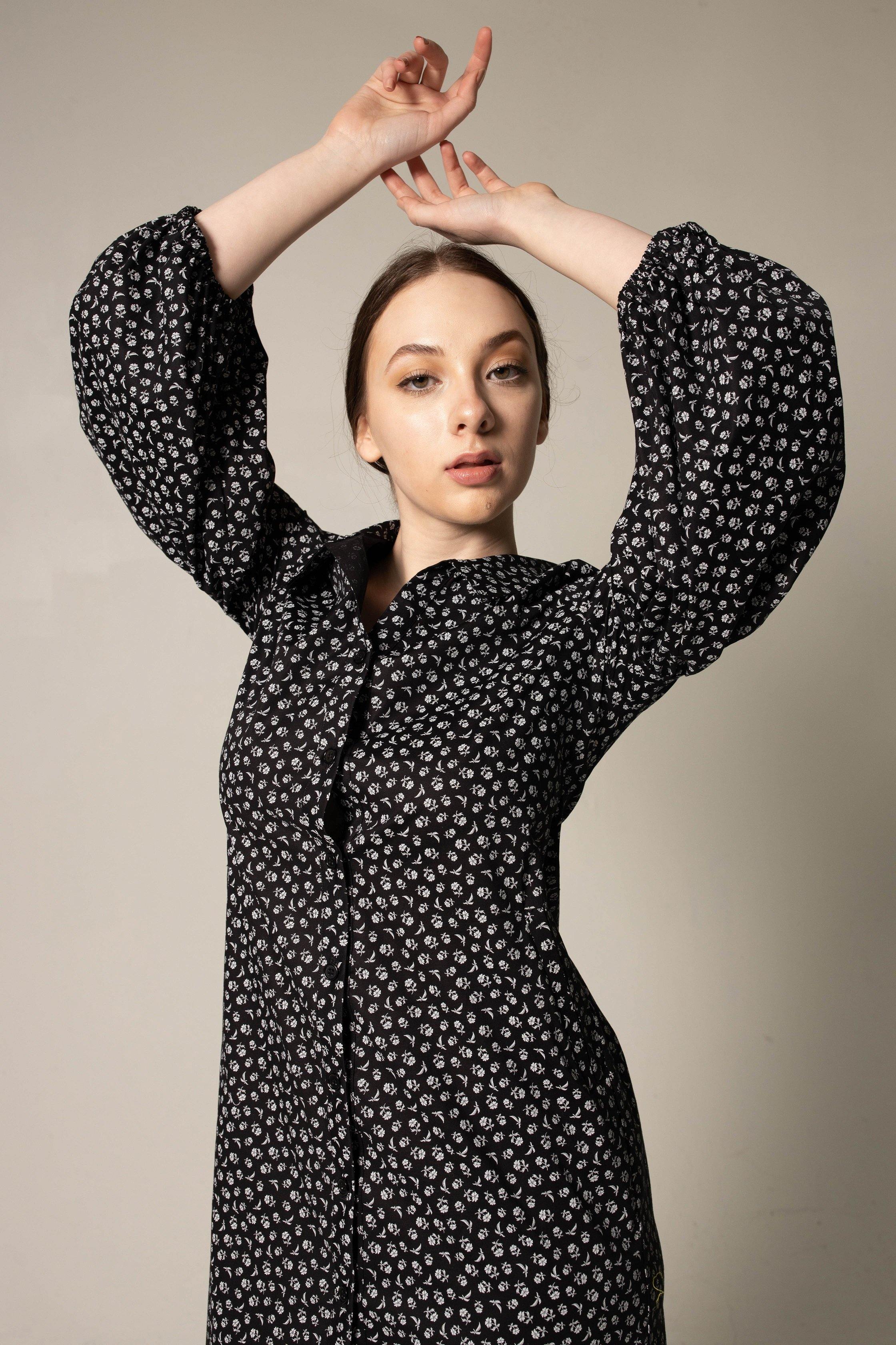 Le Réussi® Fashion - Black Floral Dress in Italian Cotton A Luxurious Blend of Elegance and Timeless Charm.