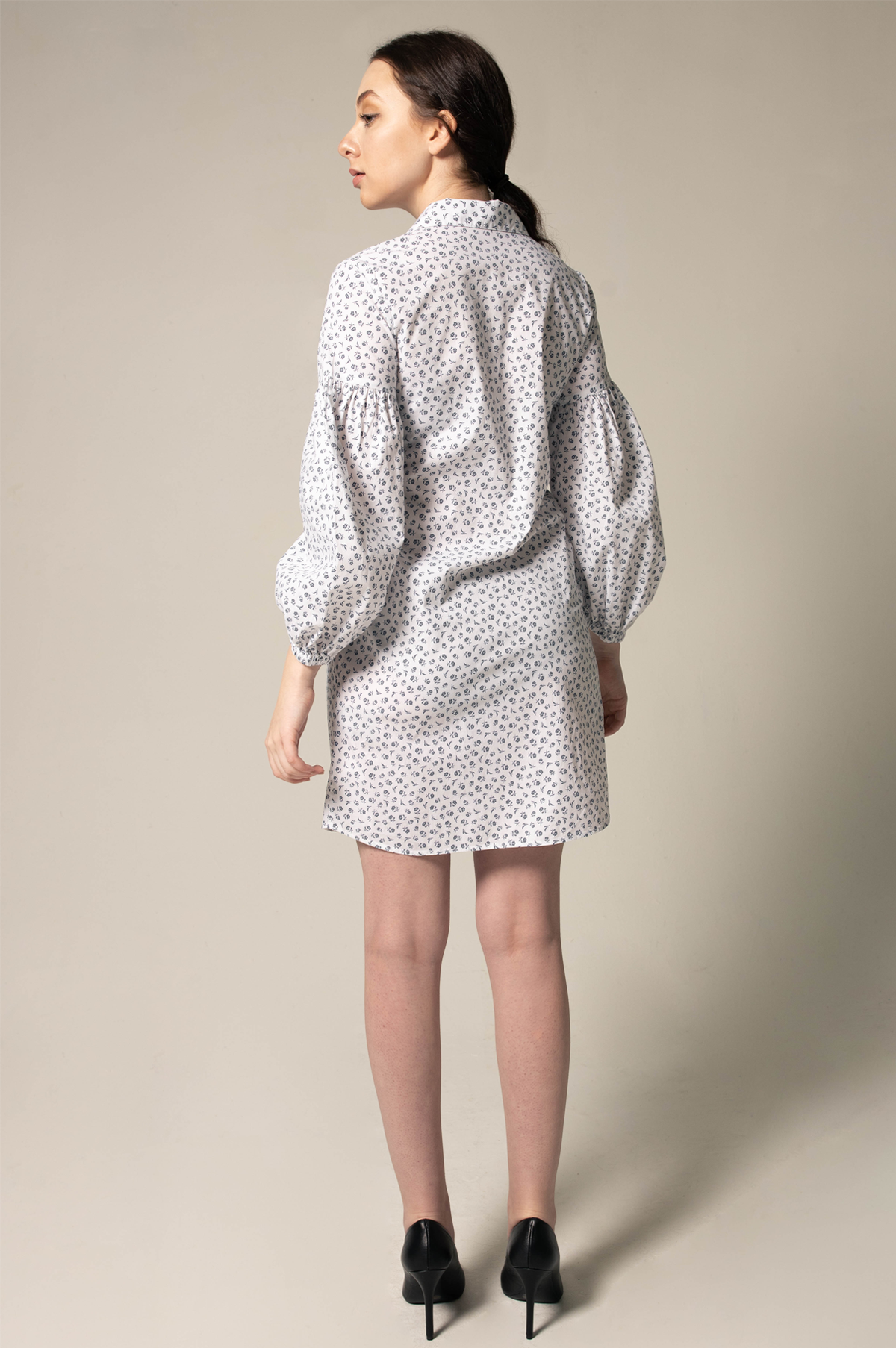 Le Réussi® Fashion - Shirt Dress with Oversized Sleeves in White Floral A Luxurious Fusion of Elegance and Statement Style.