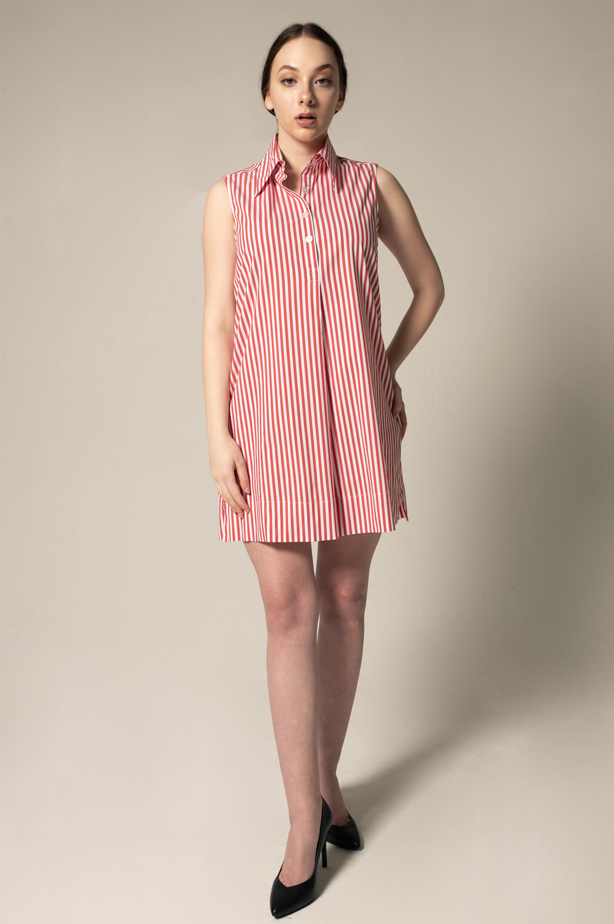 Le Réussi® Fashion - Italian Cotton Red Stripe Sleeveless Dress A Luxurious Fusion of Boldness and Elegance. 